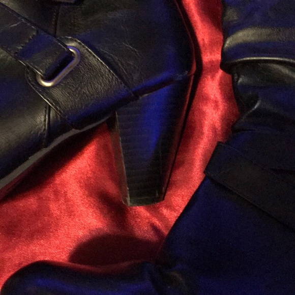 Small heeled, black boots $25 - Picture 5 of 5